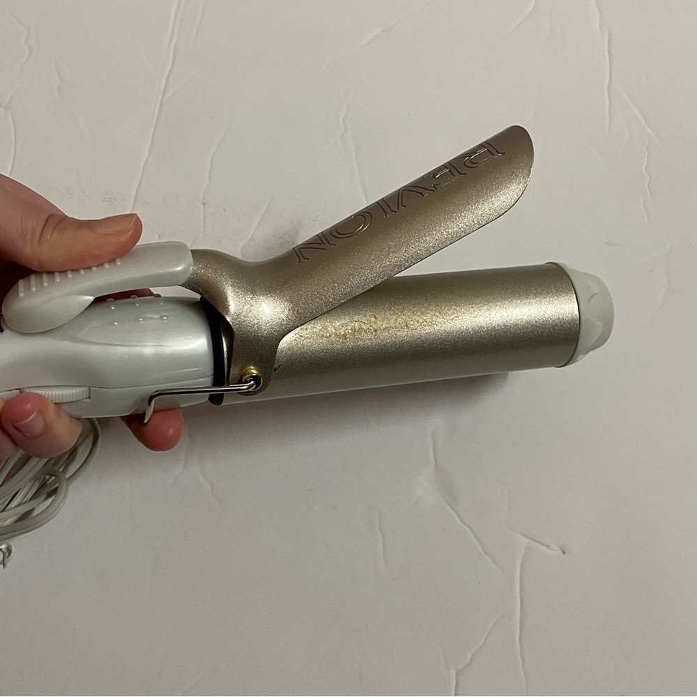 Revlon White Electric Curling Iron - Picture 7 of 7
